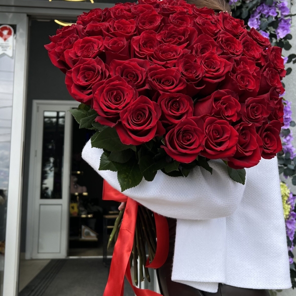Букет из 51 красной розы 70 см